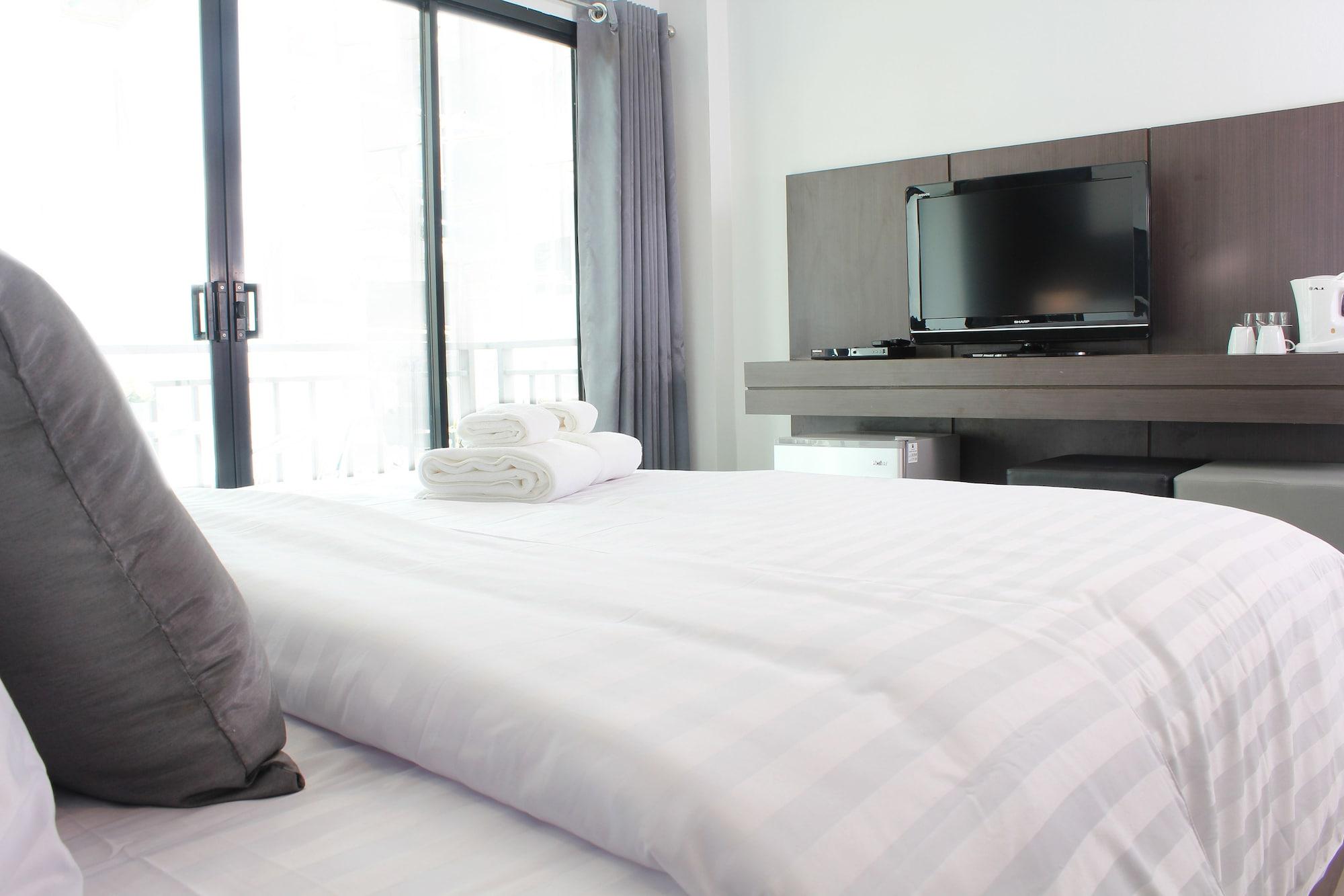 The Artist House Hotel Patong Buitenkant foto