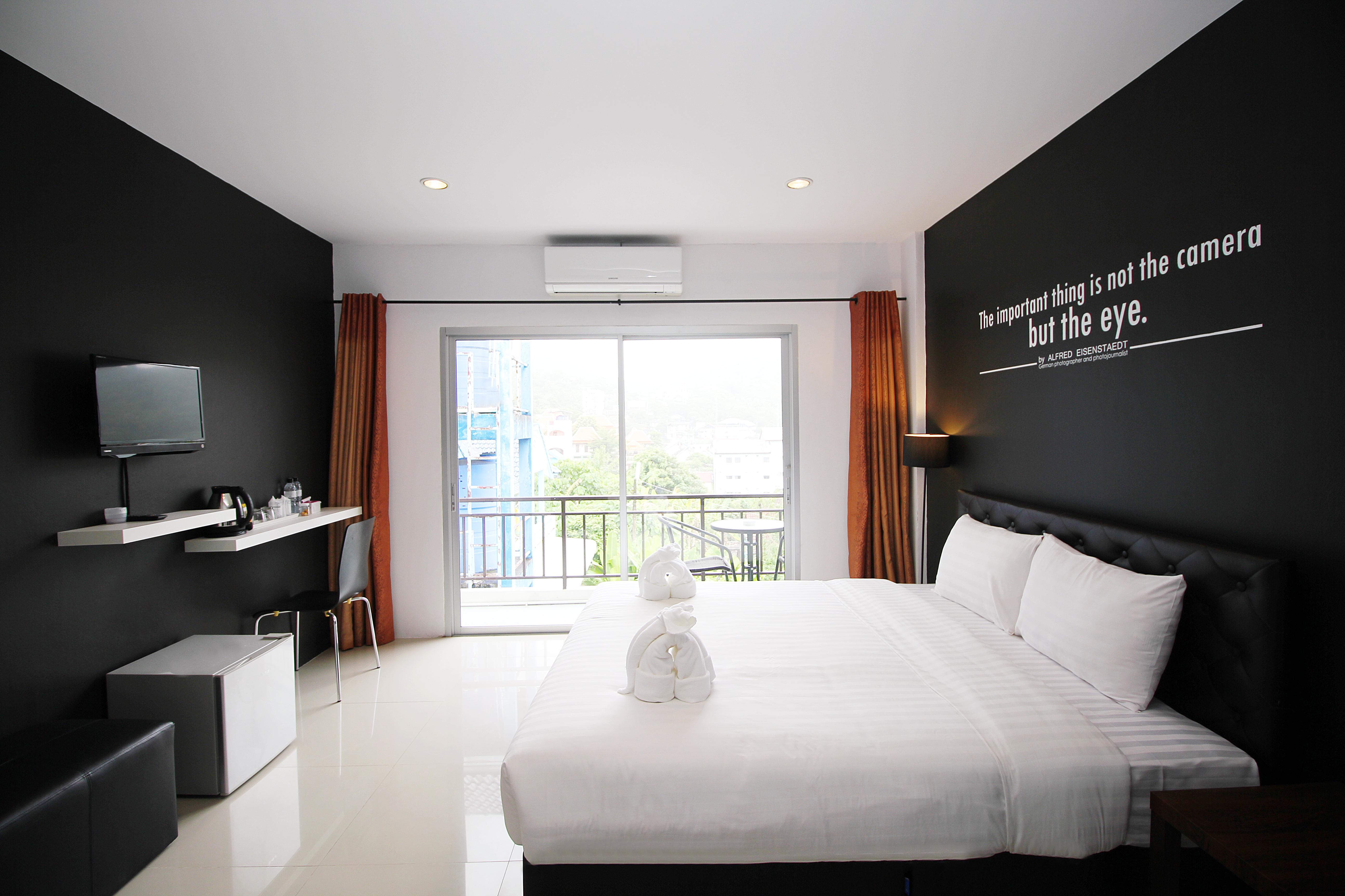 The Artist House Hotel Patong Buitenkant foto