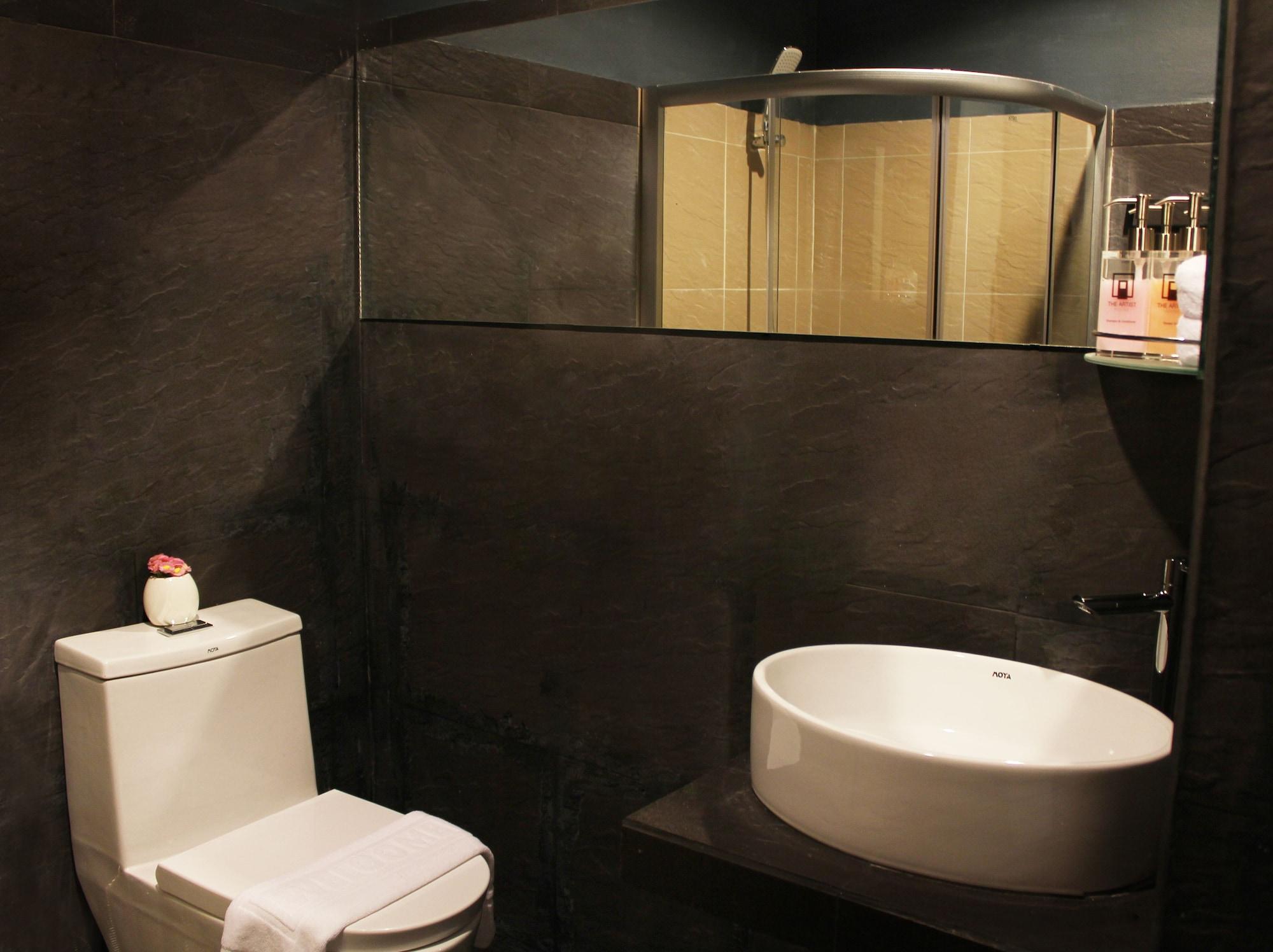 The Artist House Hotel Patong Buitenkant foto